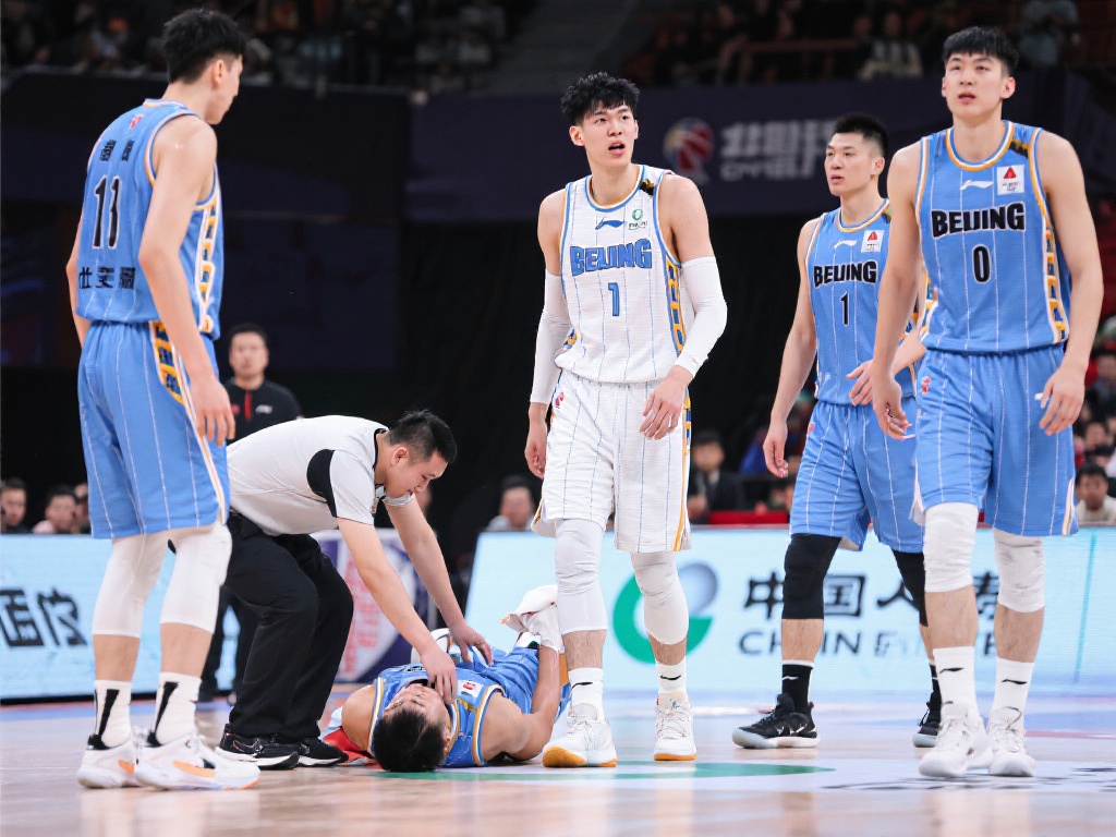尽管北京队最终在比赛中获胜，但曾凡博的伤