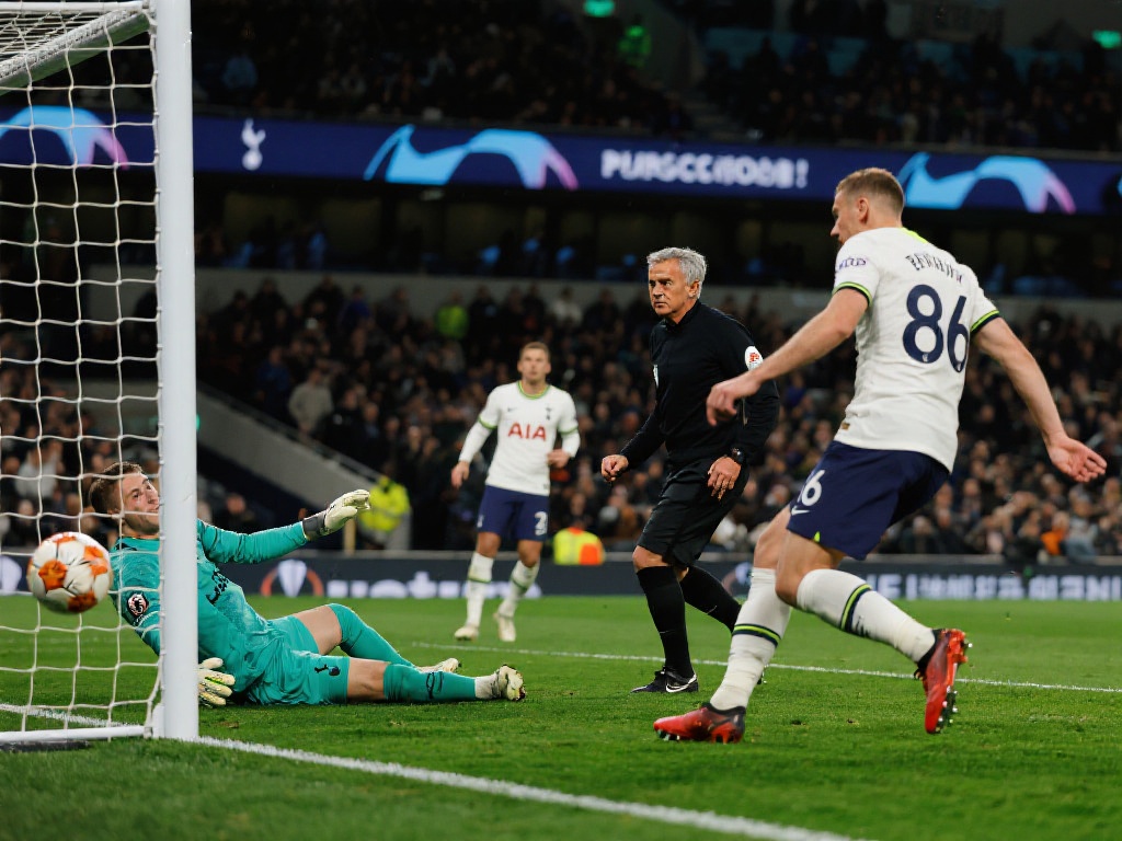 本场比赛精彩纷呈，穆里尼奥的球队率先取得